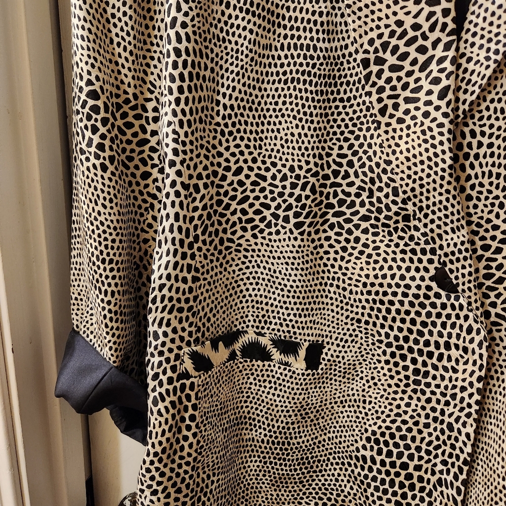 BEAUTIFUL ANIMAL PRINT JACKET/BLAZER 100% SILK EUC - Picture 9 of 11
